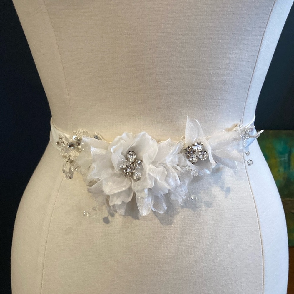 Elegant White Floral Belt Crystals Pearls Clear stones. White ribbon with bling